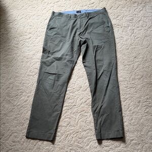 J. Crew 770 Men's Khaki Chinos in Olive